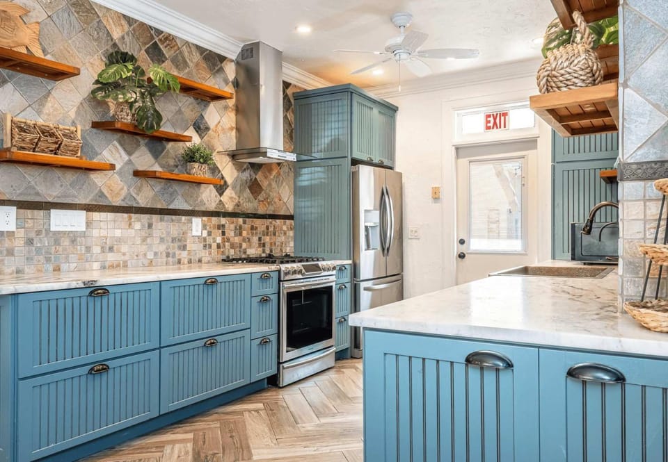 Balcony/Terrace, Kitchen or kitchenette, dishwasher, minibar, oven, pet friendly, stove, air conditioner