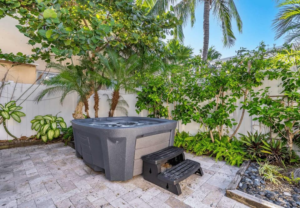 Spring, Day, Garden, Garden, Hot Tub, Evening entertainment, Garden view, pet friendly