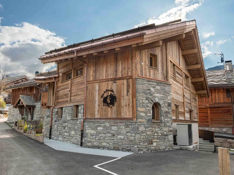 Chalet Méribel Village - 14 pers, jacuzzi, sauna, parking - FR-1-566-73 Chalet in Les Allues