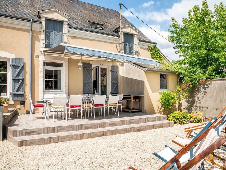 Charmante maison berrichonne avec terrasse et WIFI proche Châteauroux Country House in Centre-Val de Loire