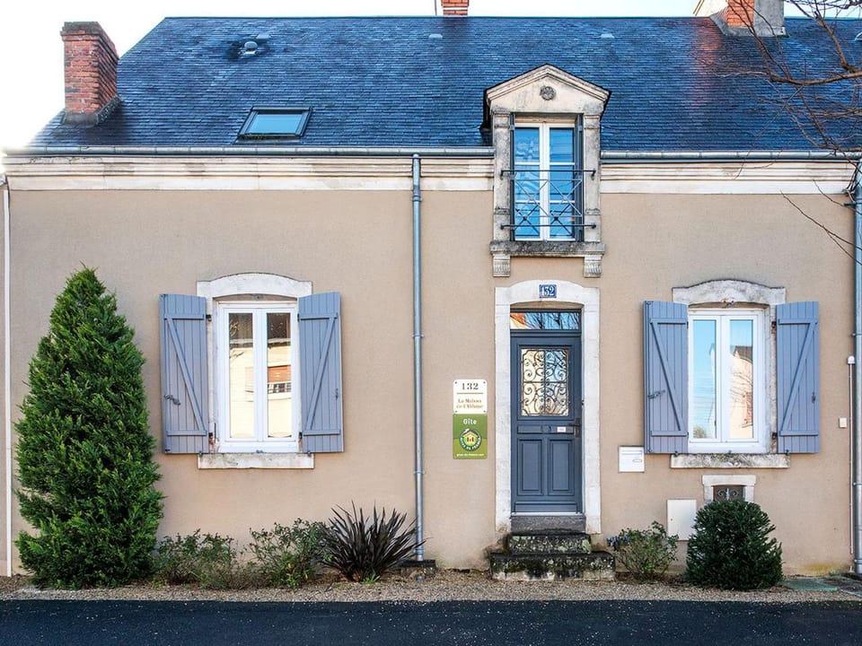 Charmante maison berrichonne avec terrasse et WIFI proche Châteauroux Country House in Centre-Val de Loire