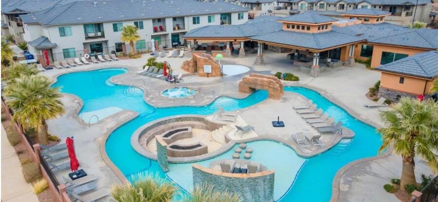 Spacious Villa with Lazy River, Pool & Hot Tub House in Hurricane