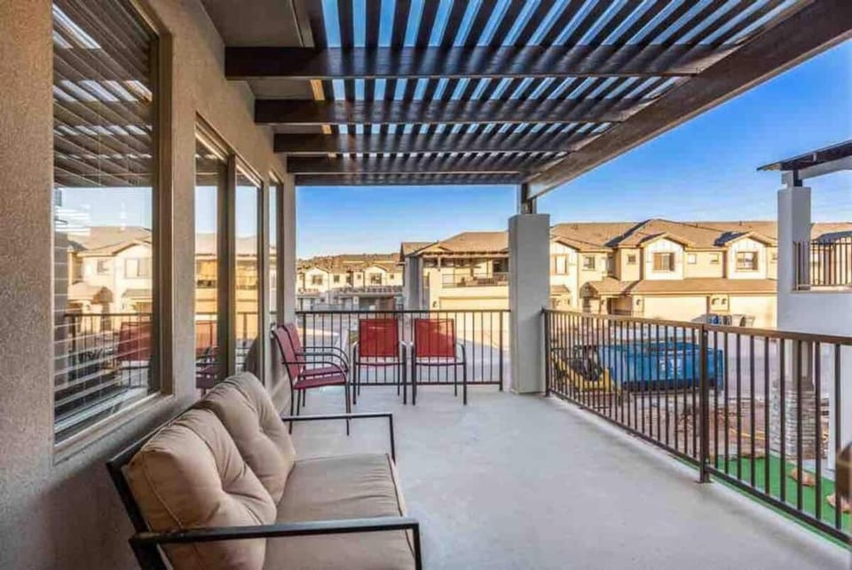 Spacious Villa with Lazy River, Pool & Hot Tub House in Hurricane