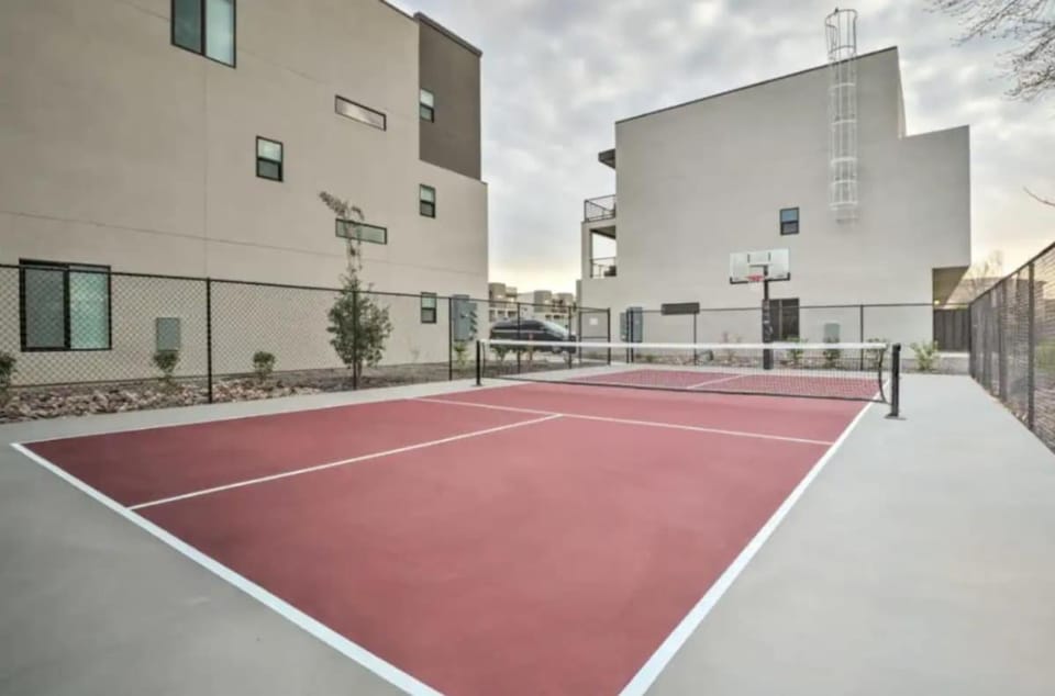 Entire Home with Pickleball, Resort Pool & Hot Tub House in St George