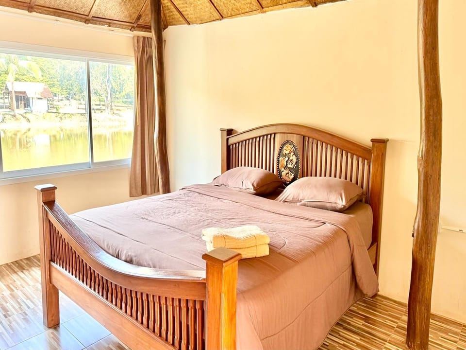 Bed, Photo of the whole room, Bedroom, towels