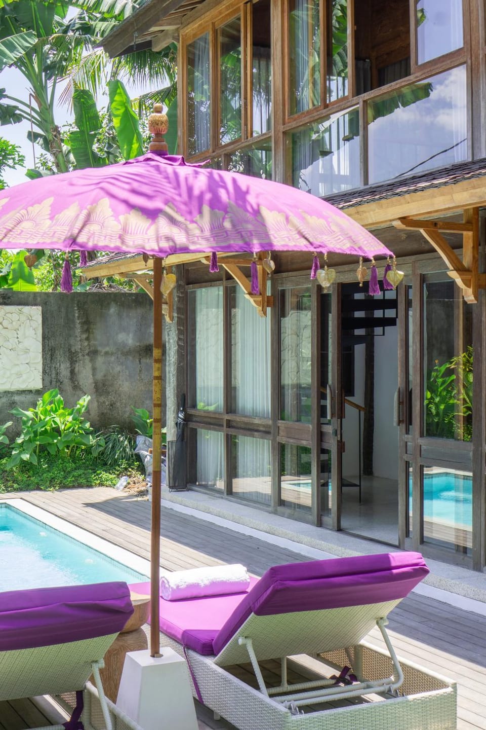 Patio, View (from property/room), Swimming pool, sunbed