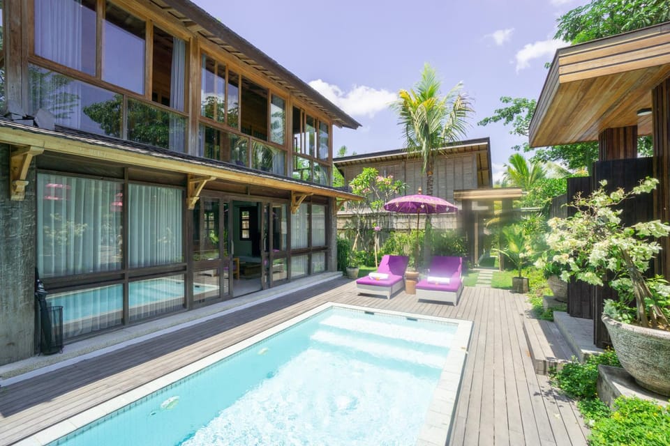 Property building, Pool view, Swimming pool, Swimming pool, sunbed
