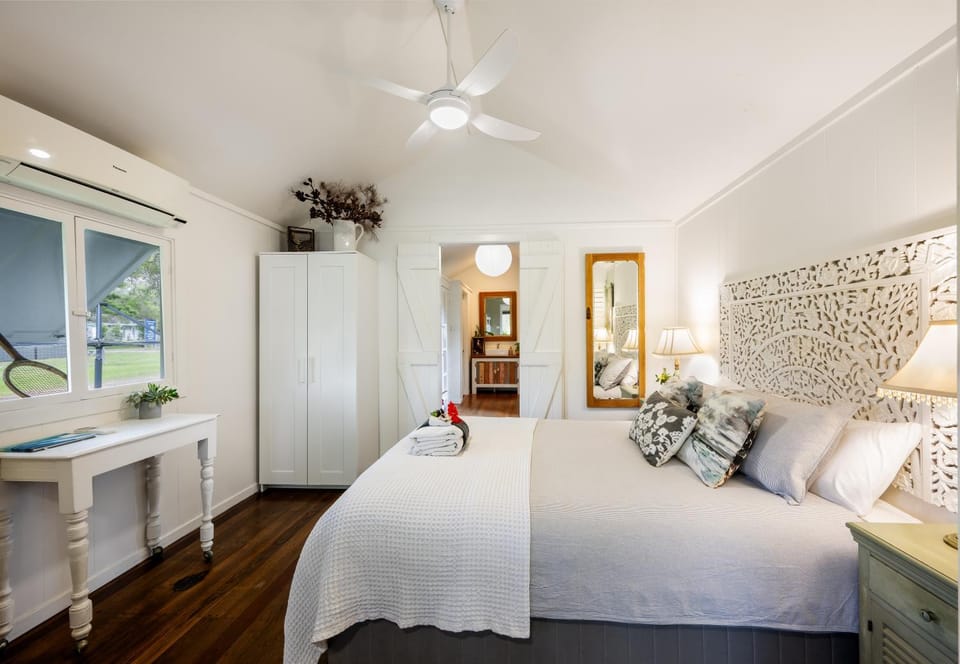 Bed, Photo of the whole room, Bedroom, wardrobe