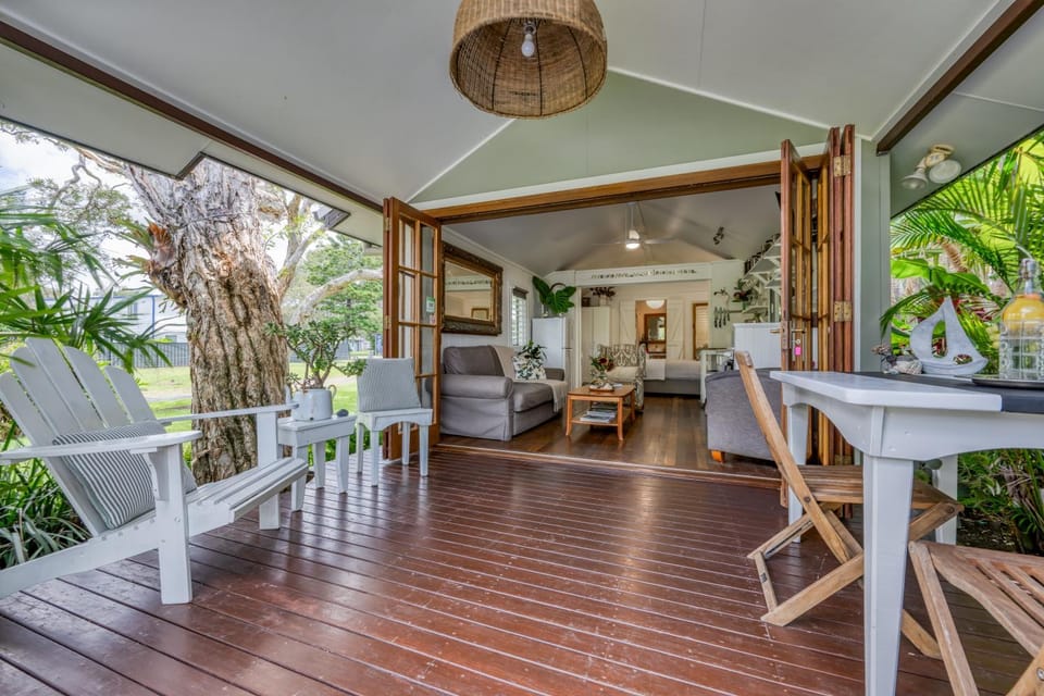 Patio, Day, Garden, View (from property/room), Balcony/Terrace, Living room, Seating area, Dining area, Garden view