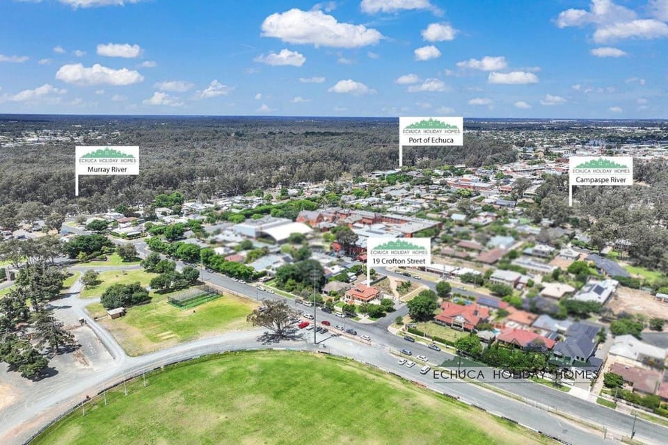 Llewoh on Crofton - Echuca Holiday Homes House in Echuca