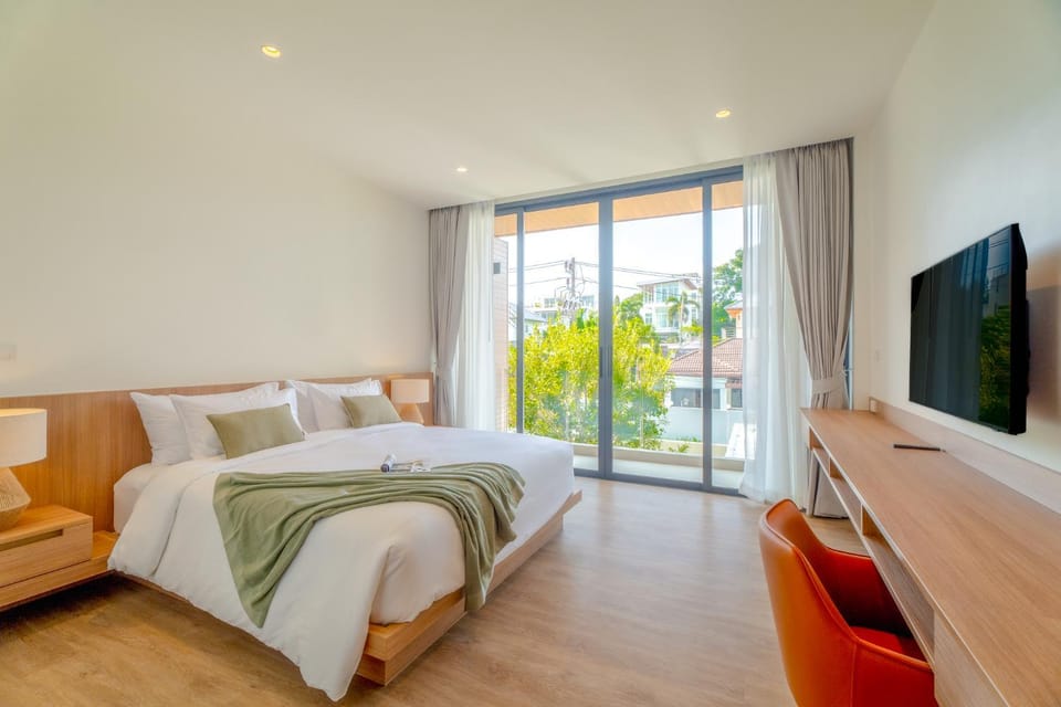 Sava Villa - Central Rawai Location & 10 Mins to Nai Harn Beach Nature lodge in Rawai