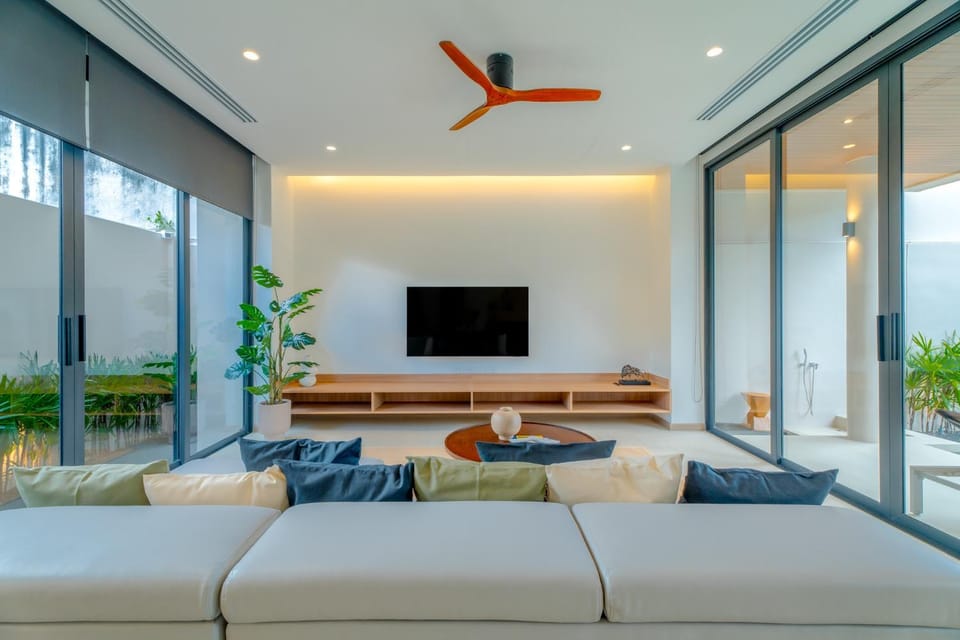Sava Villa - Central Rawai Location & 10 Mins to Nai Harn Beach Nature lodge in Rawai
