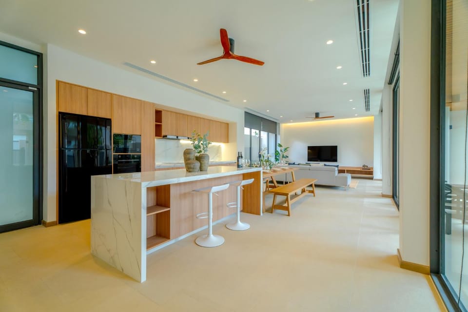 Sava Villa - Central Rawai Location & 10 Mins to Nai Harn Beach Nature lodge in Rawai