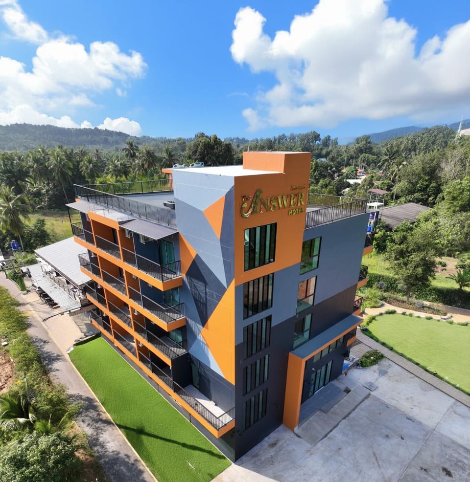 Property building, Day, Natural landscape, Bird's eye view, View (from property/room), City view, Mountain view, Inner courtyard view
