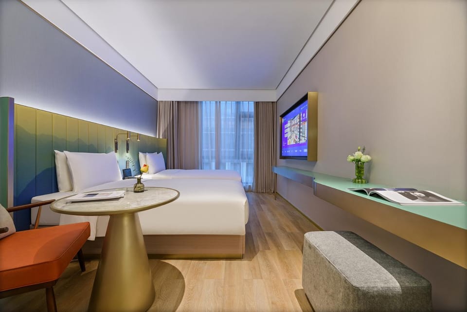 Photo of the whole room, Seating area, Bedroom