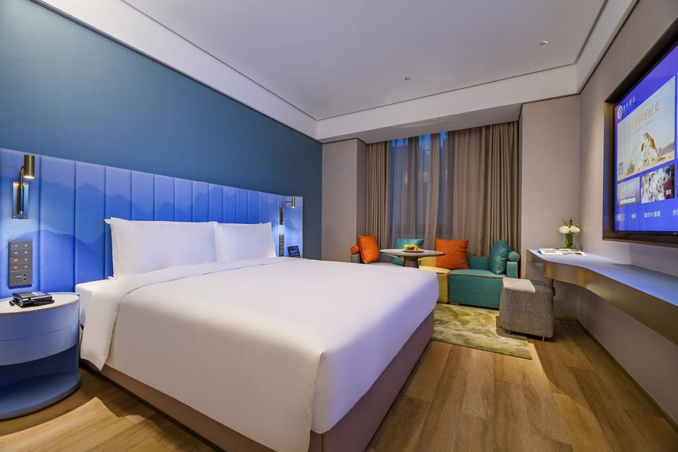 Bed, TV and multimedia, Photo of the whole room