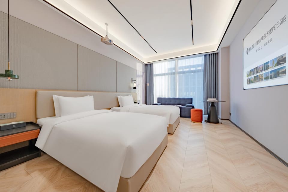Bed, Living room, Photo of the whole room, Seating area, Bedroom