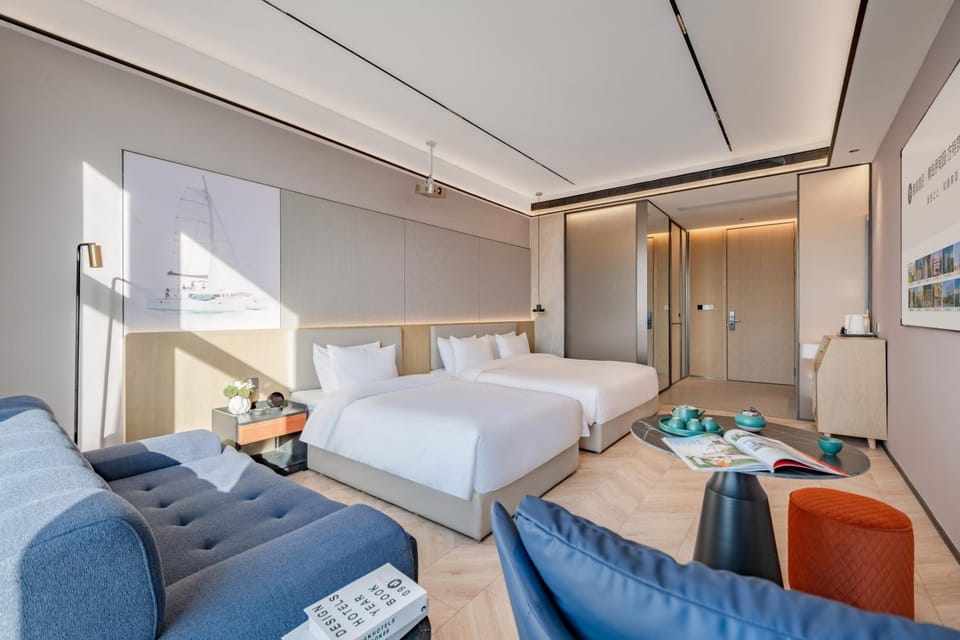 Bed, Photo of the whole room, Seating area, Bedroom
