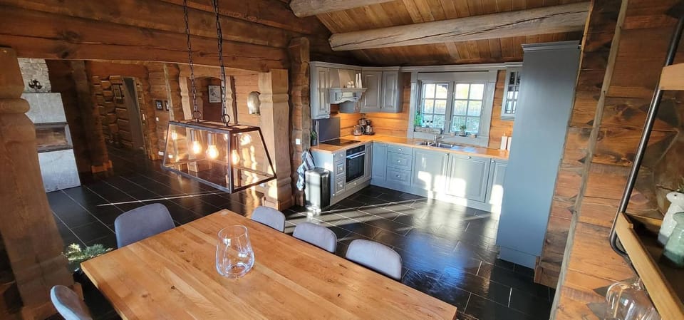 Restaurant/places to eat, Coffee/tea facilities, Seating area, Dining area, oven, stove