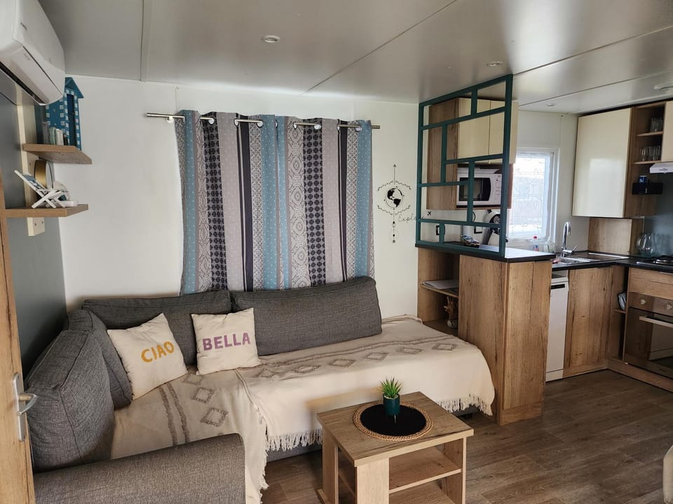 Camping Siblu Mar Estang Campground/ 
RV Resort in Canet-en-Roussillon