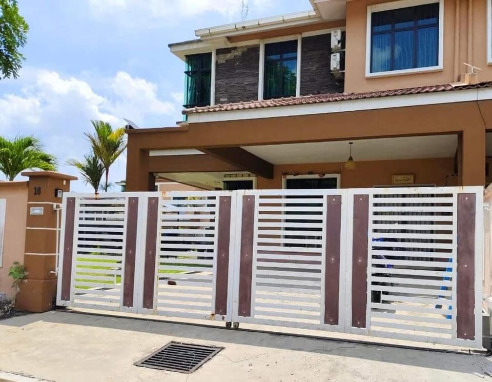 Al Baraqah Baiti semiD Homestay Garden Pool Villa in Malaysia