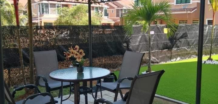 Property building, Garden, View (from property/room), Garden view