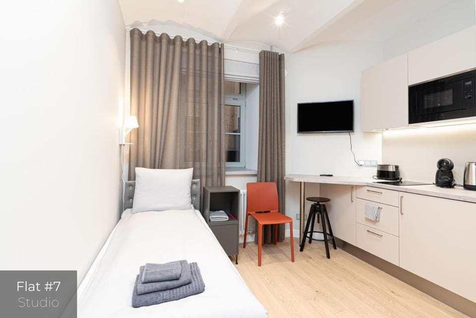 Bed, TV and multimedia, Kitchen or kitchenette, Photo of the whole room, Bedroom, towels