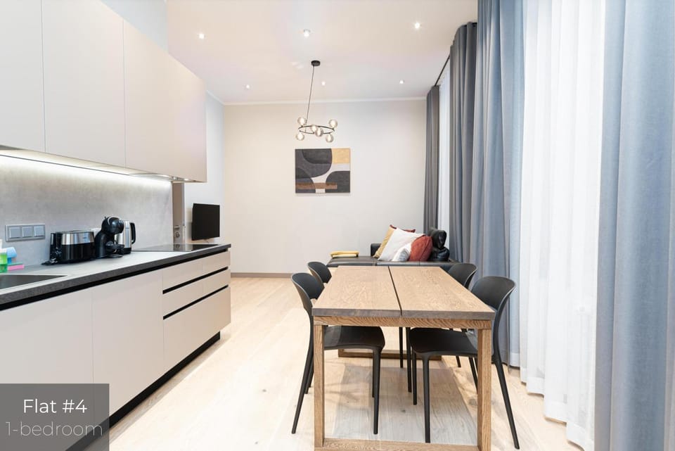 Coffee/tea facilities, Kitchen or kitchenette, Living room, Dining area