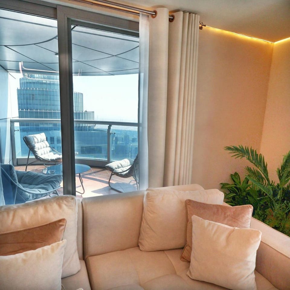 Skyline Sanctuary on the 82nd Apartment in Dubai