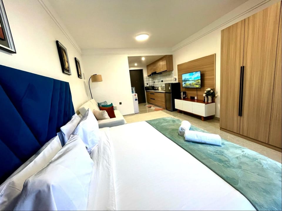 Sunset Stays near UN, Two Rivers & Village Market with Gym & Pool Apartment in Nairobi