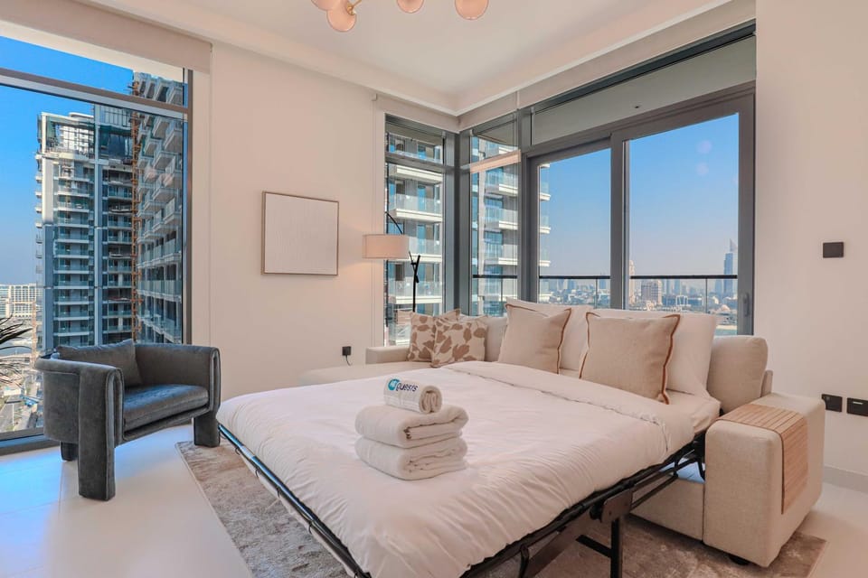 HiGuests - Modern Coastal Retreat Marina Vista 2 Apartment in Dubai