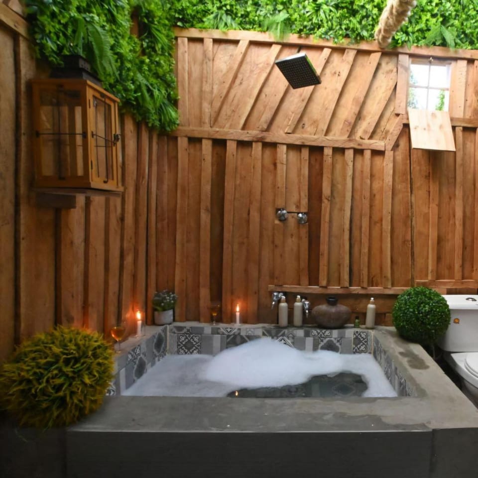 Hot Tub, Hot Tub, Bathroom, Decorative detail, Decorative detail