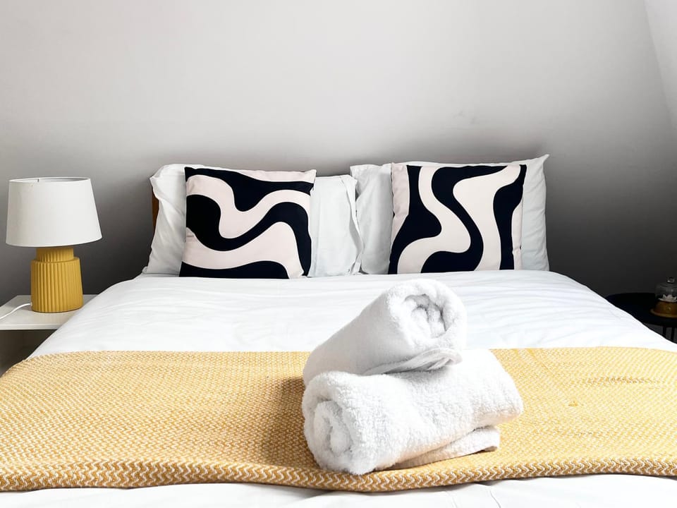 Contractor Stays Canterbury - Sleeps 12 - Easy access to Motorway House in City of Canterbury