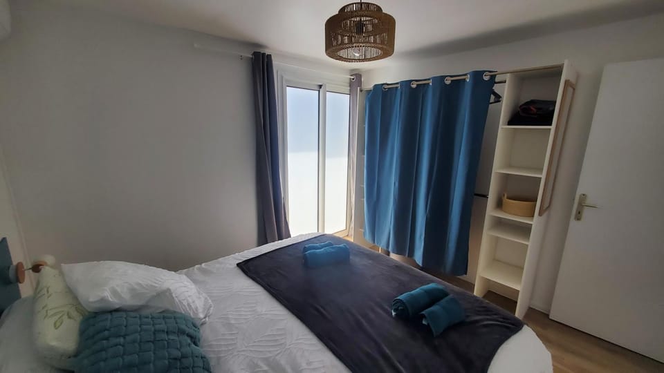 Bed, Photo of the whole room, Bedroom, wardrobe