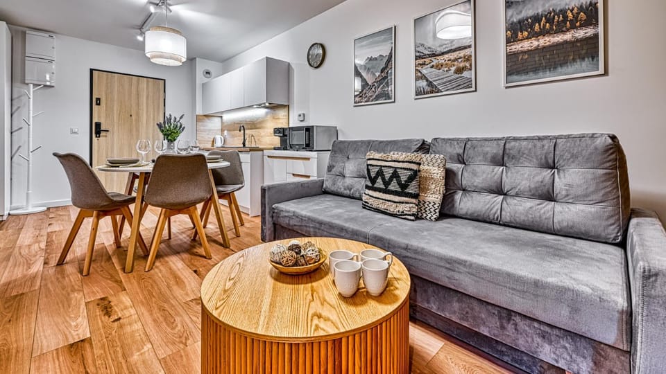 Kitchen or kitchenette, Seating area, Dining area