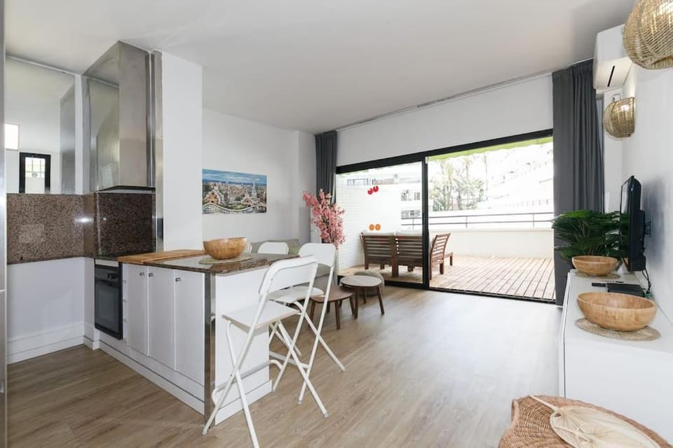 Kitchen or kitchenette, Living room, Seating area, stove