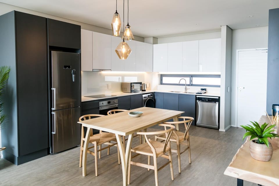 Axis-Luxury Two Bedroom with Ocean and Mountain views Apartment in Cape Town