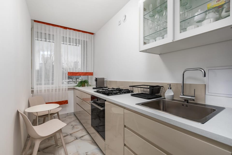 Kitchen or kitchenette, Dining area, dishwasher, stove