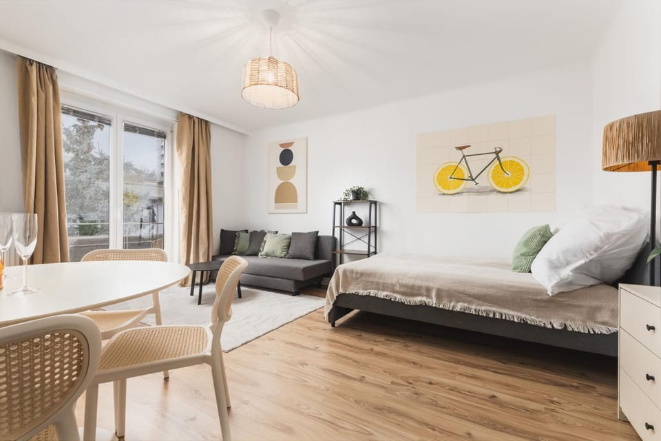 Bed, Living room, Seating area, Dining area, Bedroom