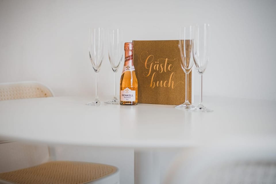 Dining area, Drinks, Alcoholic drinks