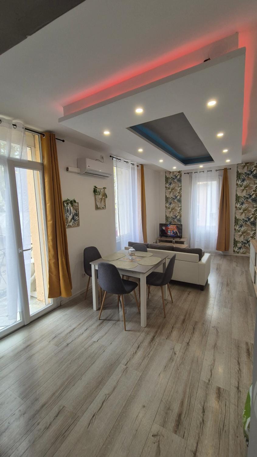 Property building, Seating area