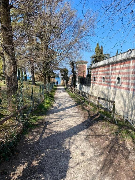 Residence Pegasus green - Private Garden and Pool Apartment in Desenzano del Garda