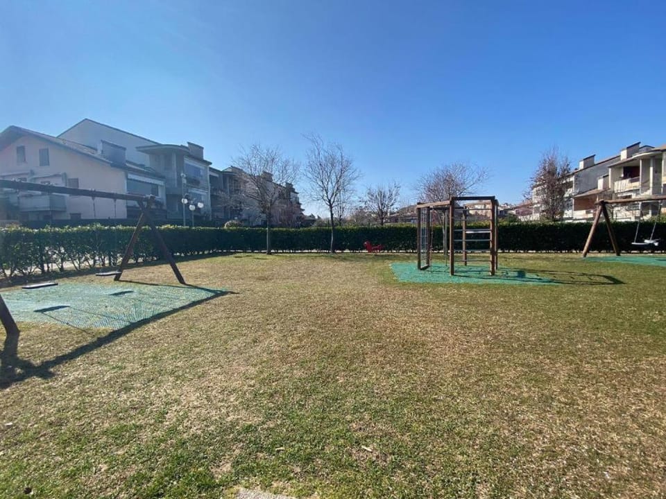 Residence Pegasus green - Private Garden and Pool Apartment in Desenzano del Garda