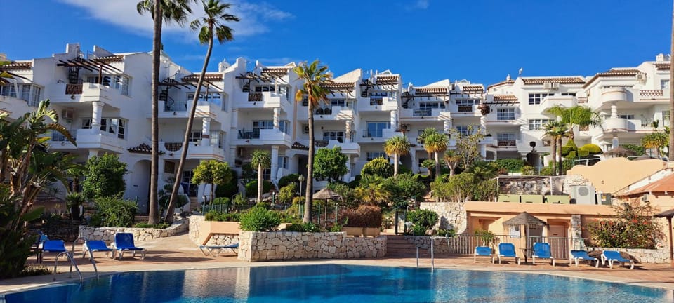 Property building, Day, Natural landscape, Garden, Garden view, Pool view, Swimming pool, Swimming pool, sunbed