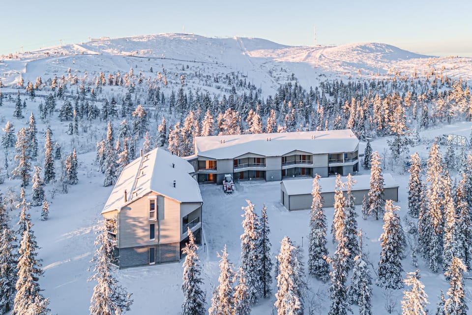 Property building, Day, Neighbourhood, Natural landscape, Bird's eye view, Winter, Skiing, Mountain view