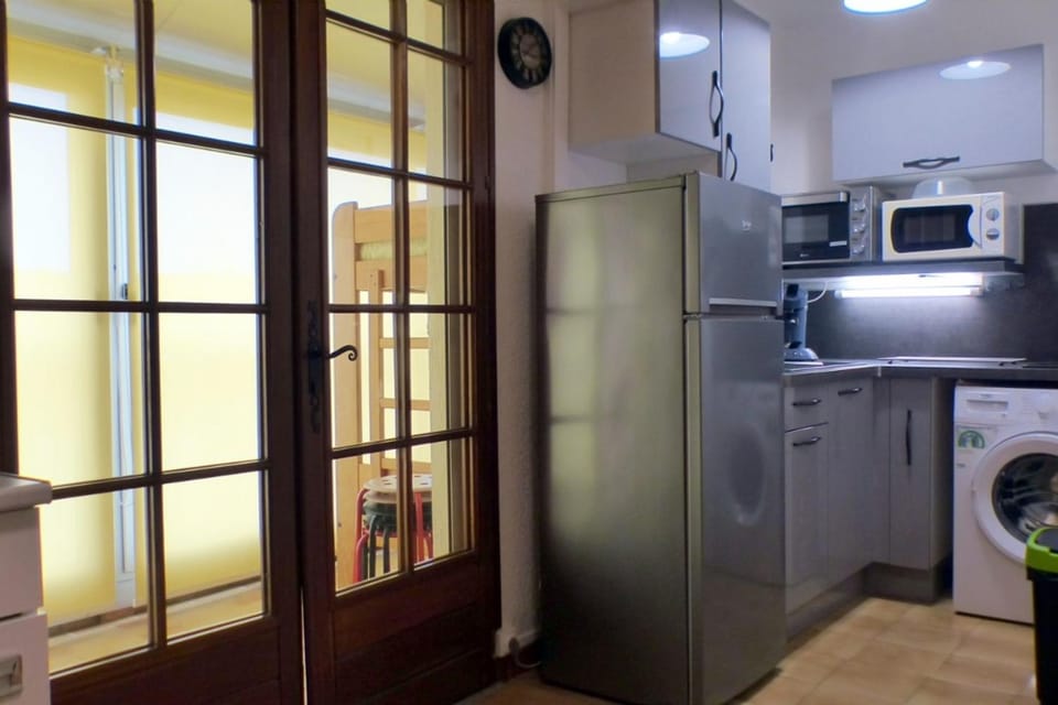 Charming studio with balcony in Sanary-sur-Mer Apartment in Sanary-sur-Mer