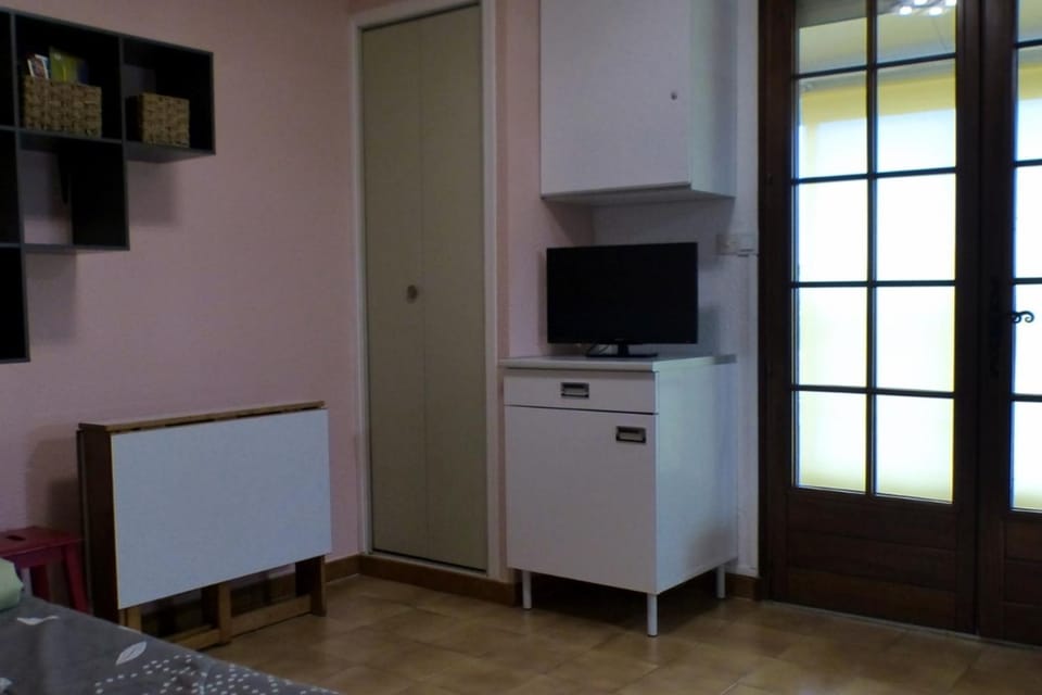 Charming studio with balcony in Sanary-sur-Mer Apartment in Sanary-sur-Mer