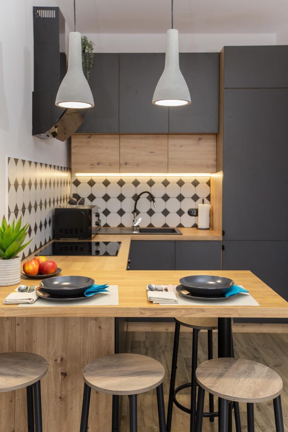 Kitchen or kitchenette, Food and drinks