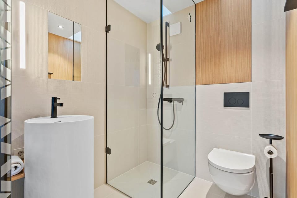Shower, Toilet, Bathroom