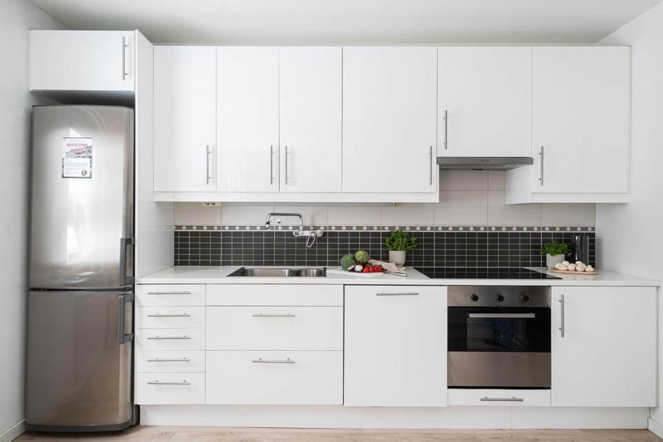 Guestly Homes - 2BR Executive Apartment Modern & Stylish Apartment in Norrbotten County, Sweden